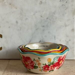 The Pioneer Woman 4 piece measuring bowls in Vintage Rose